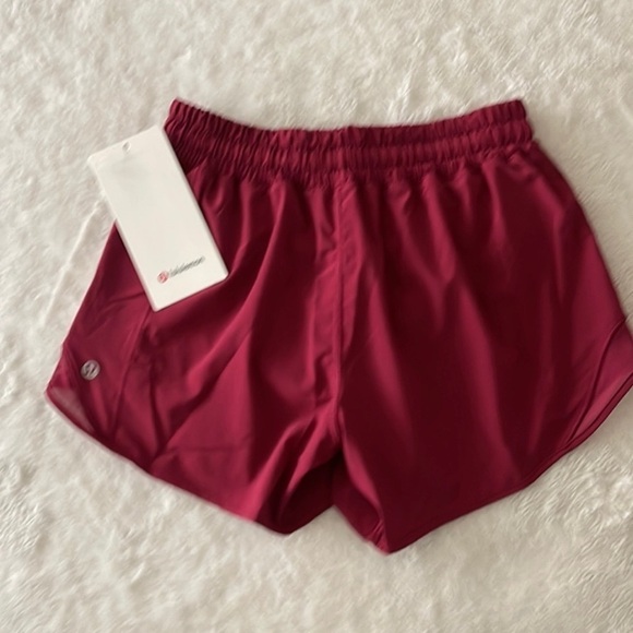(NWT) Lululemon Hotty Hot Low-Rise Lined Short 4" - Picture 9 of 17